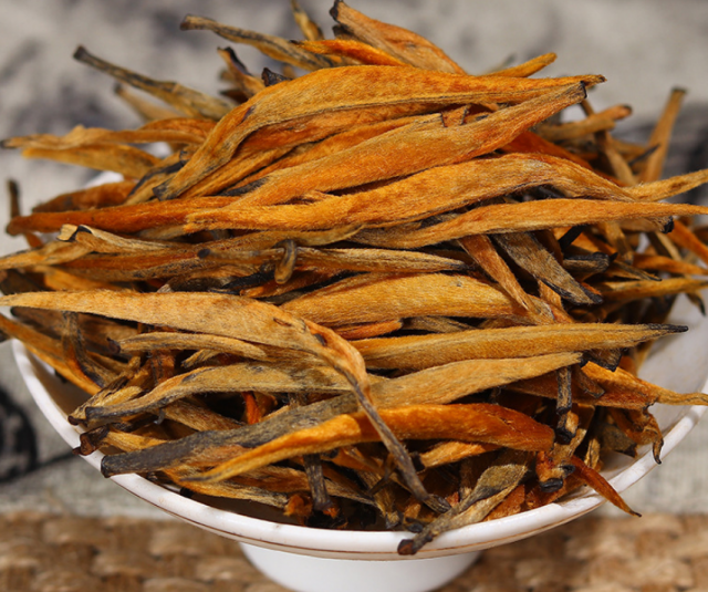 新茶和旧茶的鉴别（如何鉴别新茶和旧茶）